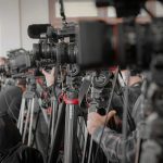 Kameror på rad i ett mediedrev